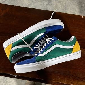Yacht Club Vans